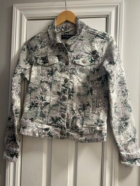 Elle Floral-Print White Denim Jacket with Green Accents